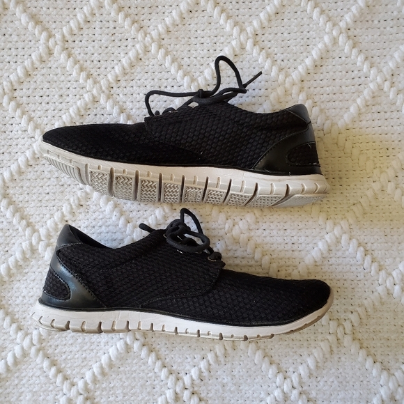 ***3/$30***🖤 G By Guess Black Sneakers - Picture 2 of 6